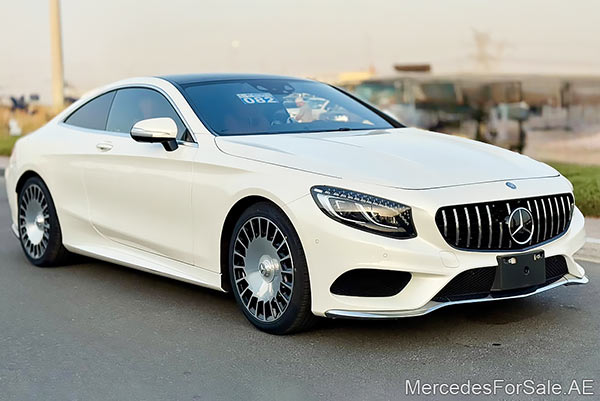 سيارة مرسيدس s550 لونها ابيض