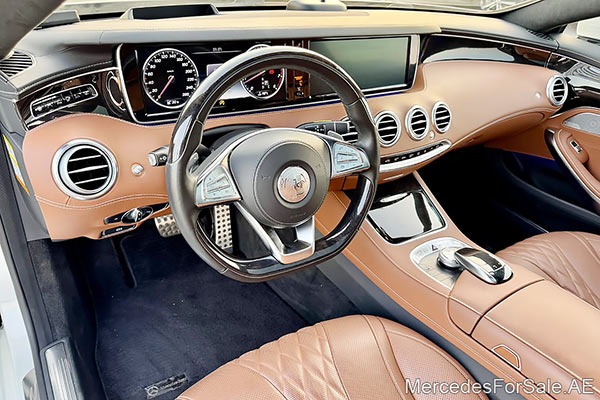 سيارة مرسيدس s550 لونها ابيض