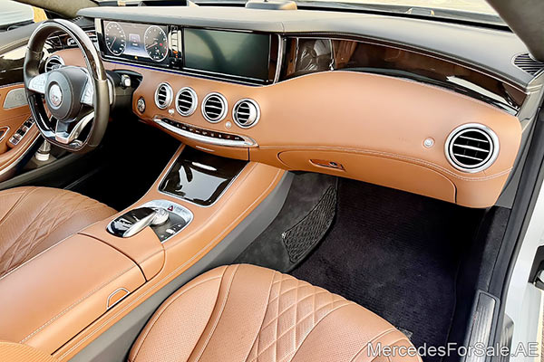 سيارة مرسيدس s550 لونها ابيض