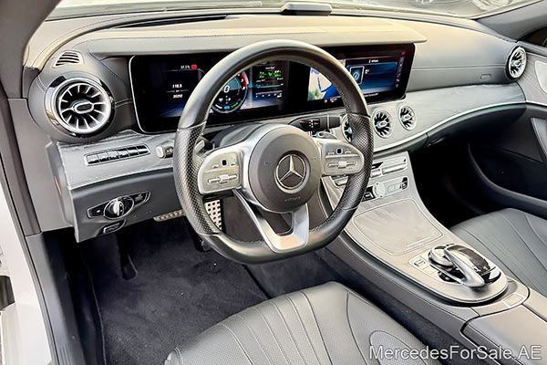 سيارة مرسيدس cls450 لونها ابيض