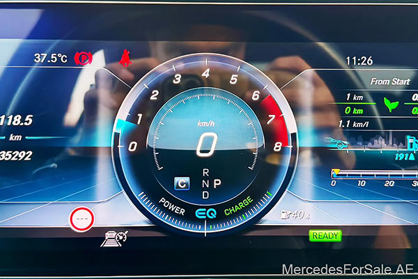سيارة مرسيدس cls450 لونها ابيض
