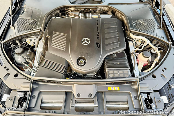 سيارة مرسيدس s400 لونها أسود