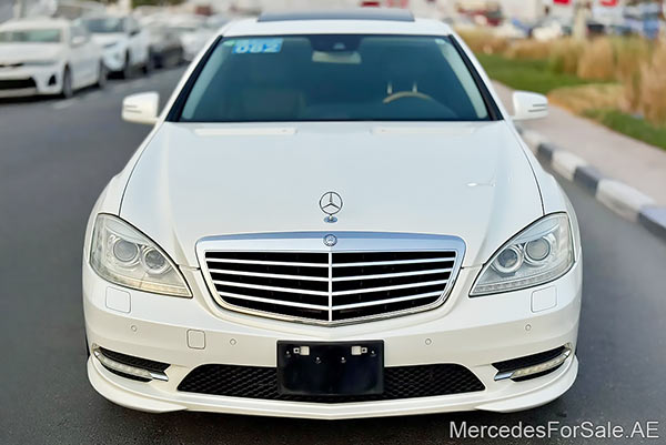 سيارة مرسيدس s350 مستعملة موديل 2010 لونها ابيض
