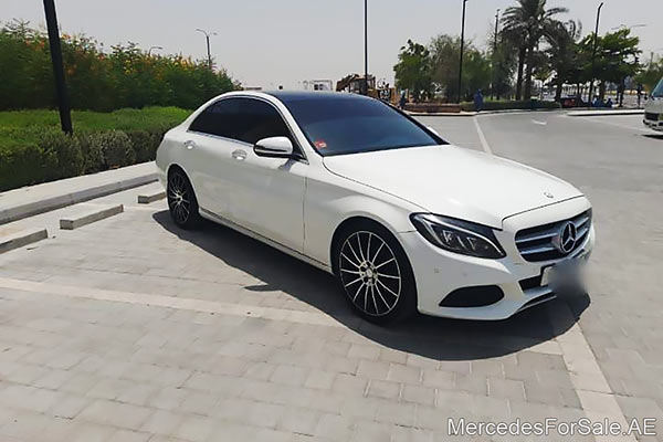 سيارة مرسيدس c200 لونها ابيض