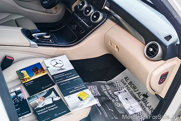 سيارة مرسيدس c200 لونها ابيض