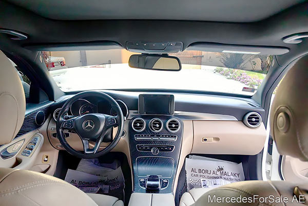 سيارة مرسيدس c200 لونها ابيض
