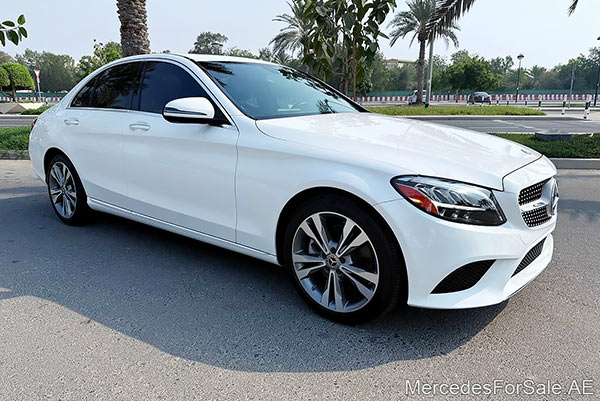 سيارة مرسيدس c300 مستعملة موديل 2020 لونها ابيض
