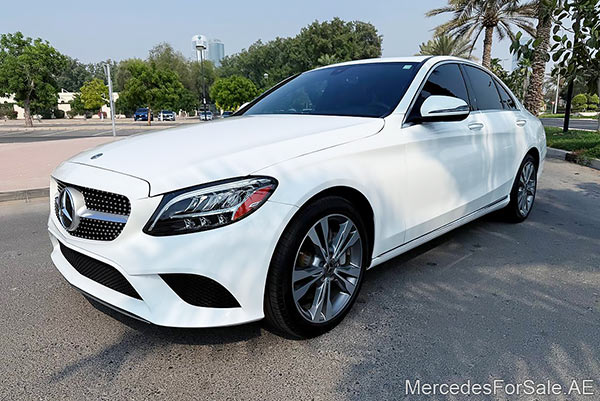سيارة مرسيدس c300 لونها ابيض