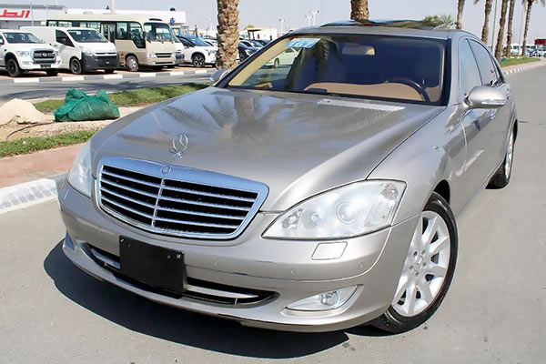 Image of a pre-owned 2007 gold Mercedes-Benz S550L car